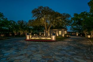 Quail Hollow por Cary  Hy Custom Homes en Fort Worth Texas