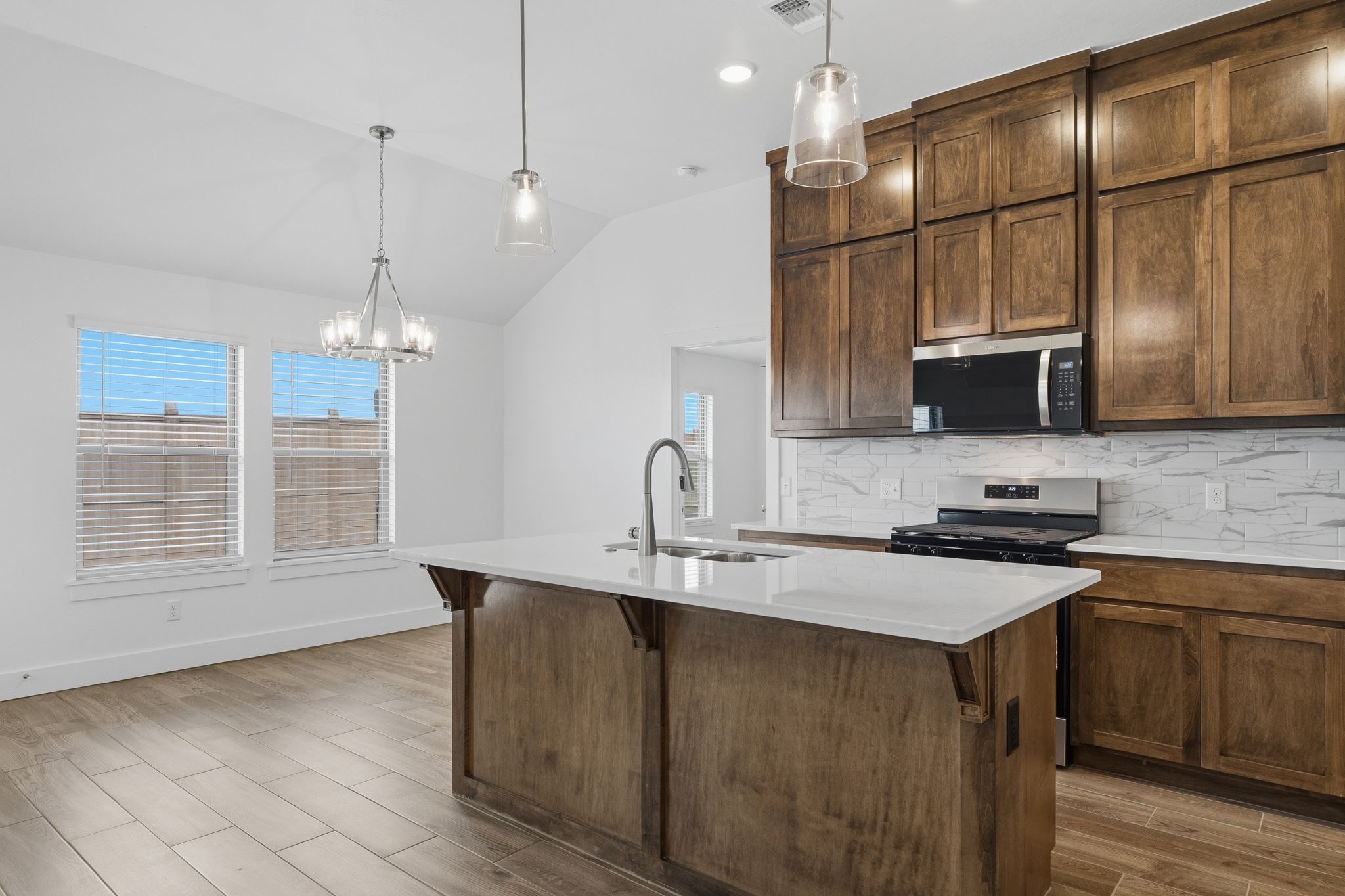 15913 Wolf Creek Way - Native Plains: Moore, Oklahoma - Ideal Homes