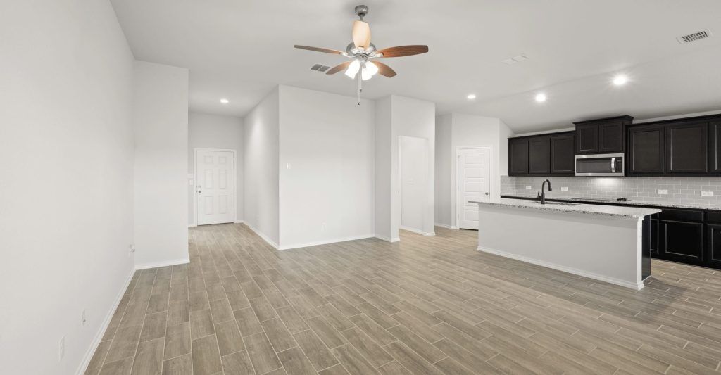 1240 Clubhouse Drive. Burleson, TX 76028