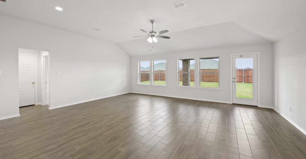 1806 Apache Circle. Cleburne, TX 76033