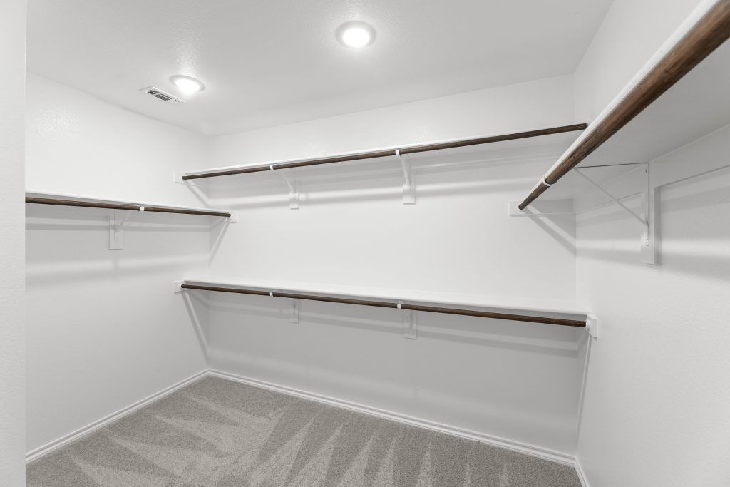 1806 Apache Circle. Cleburne, TX 76033