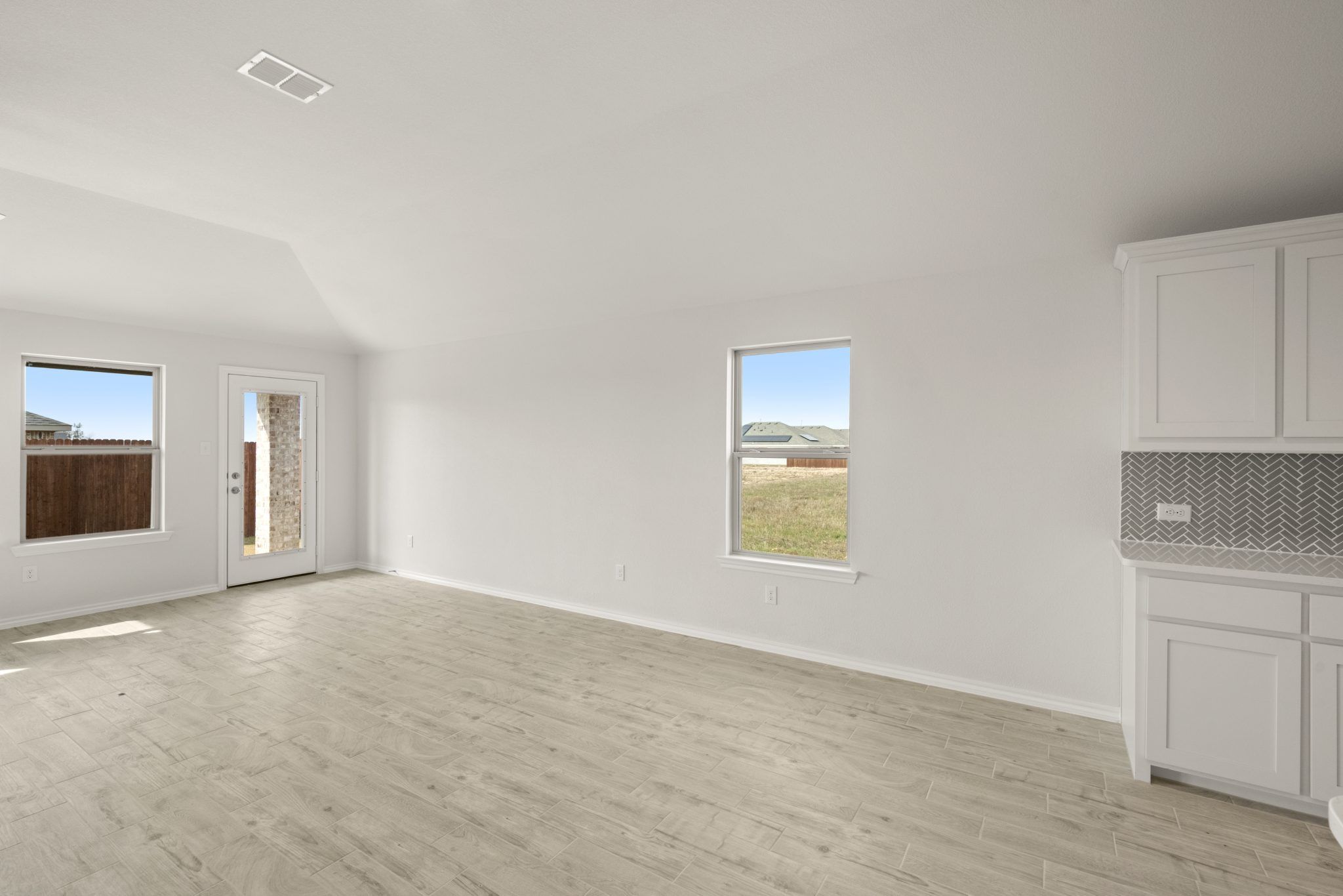 301 Comanche Drive (Lincoln)