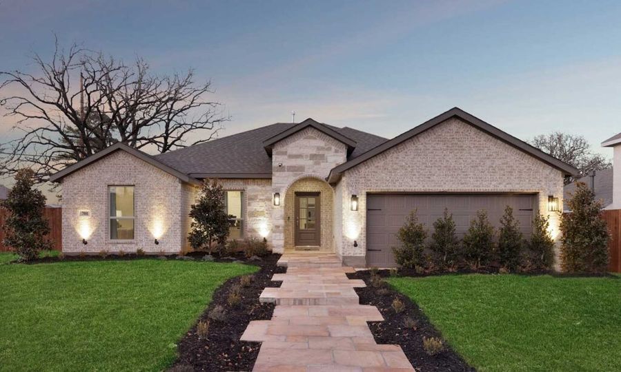 2661 River Bank Drive. Burleson, TX 76028