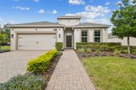 Cascades at Southern Hills por Inland Homes en Tampa-St. Petersburg Florida
