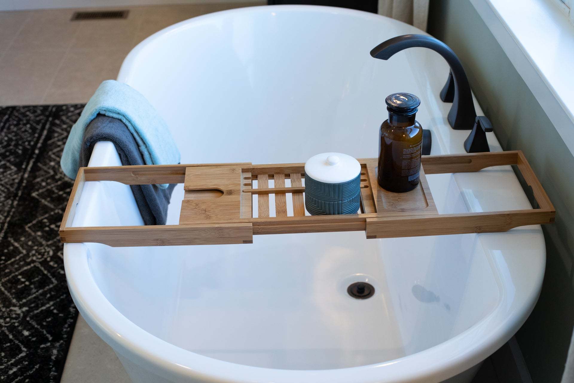 Master bathroom tub Nelson