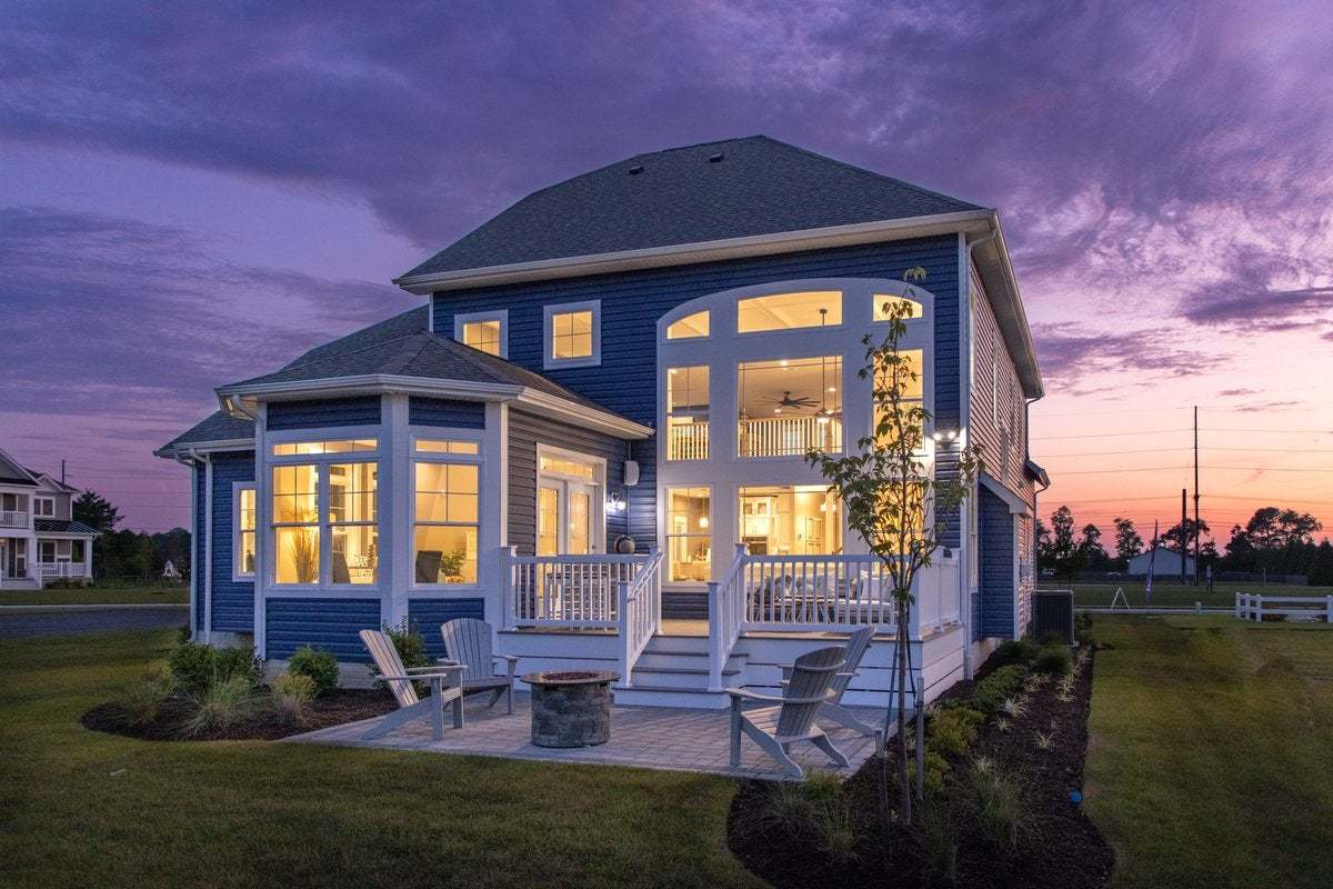 Peterman Coastal at dusk back view