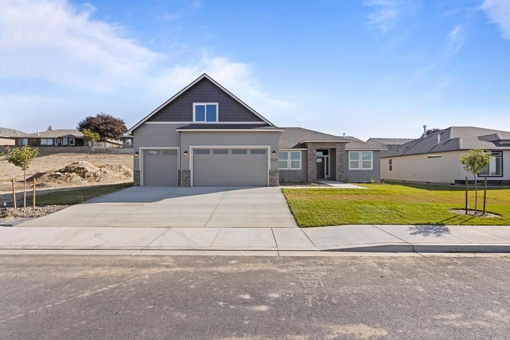 White Bluffs por Inspiration Builders en Richland Washington