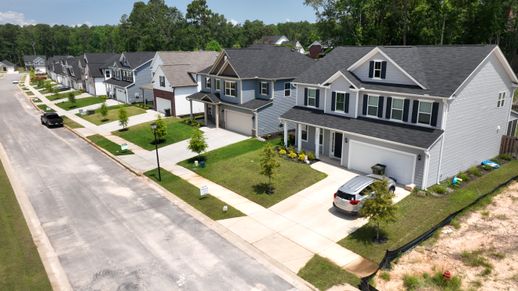 Forrest Bluff Single Family Homes – Ivey Homes