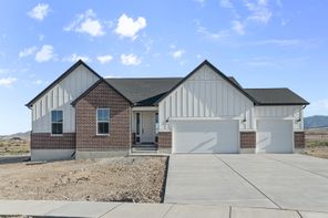 575 W Coyote Ridge Rd (2000 Farmhouse)