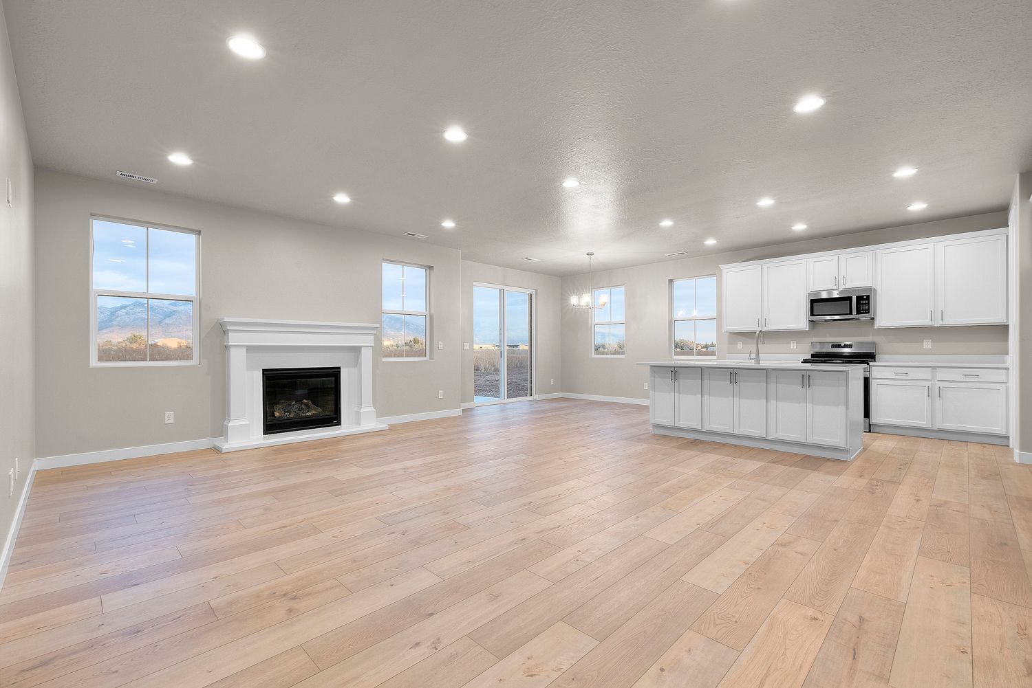 1882 S 2475 W (2300 Farmhouse Select)