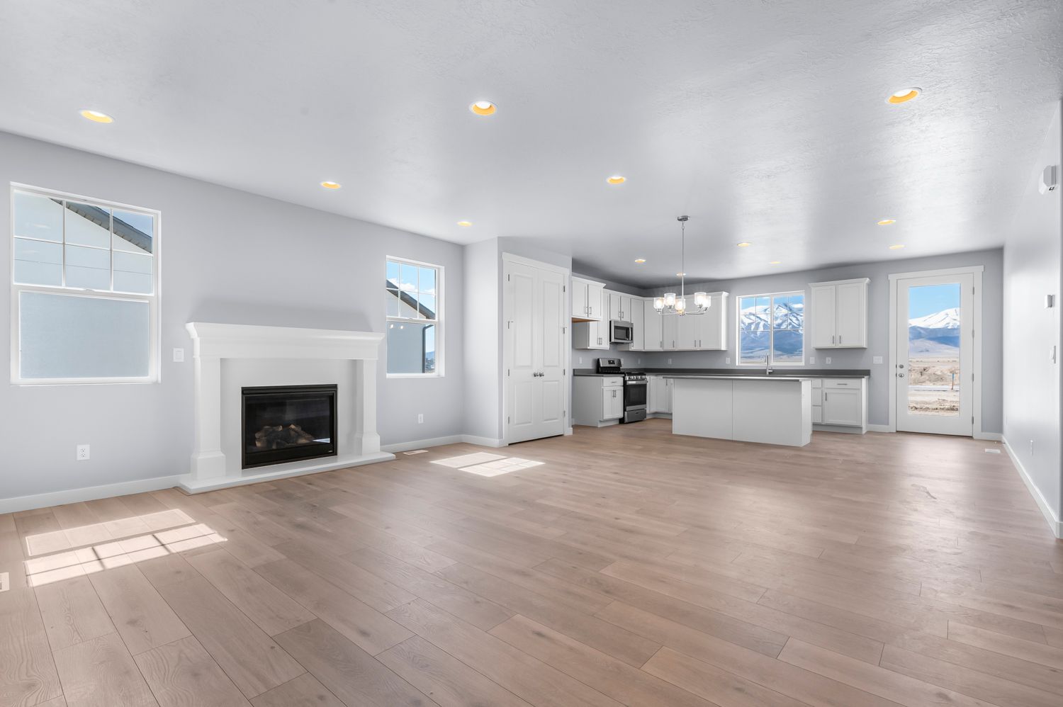 6797 N Desert Creek (2200 Craftsman)