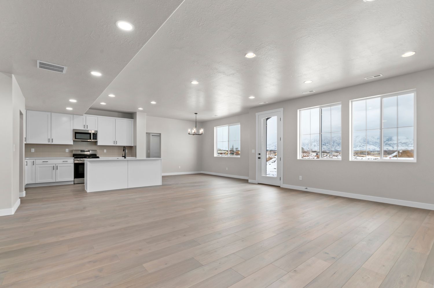 1918 S 2475 W (3000 Farmhouse Select)