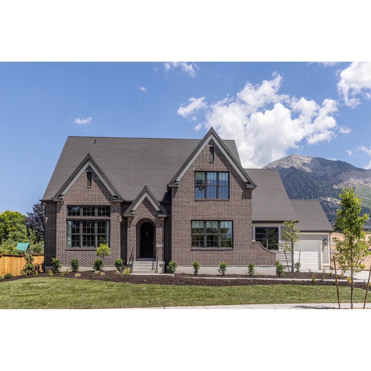 Weber View Yorktown Exterior