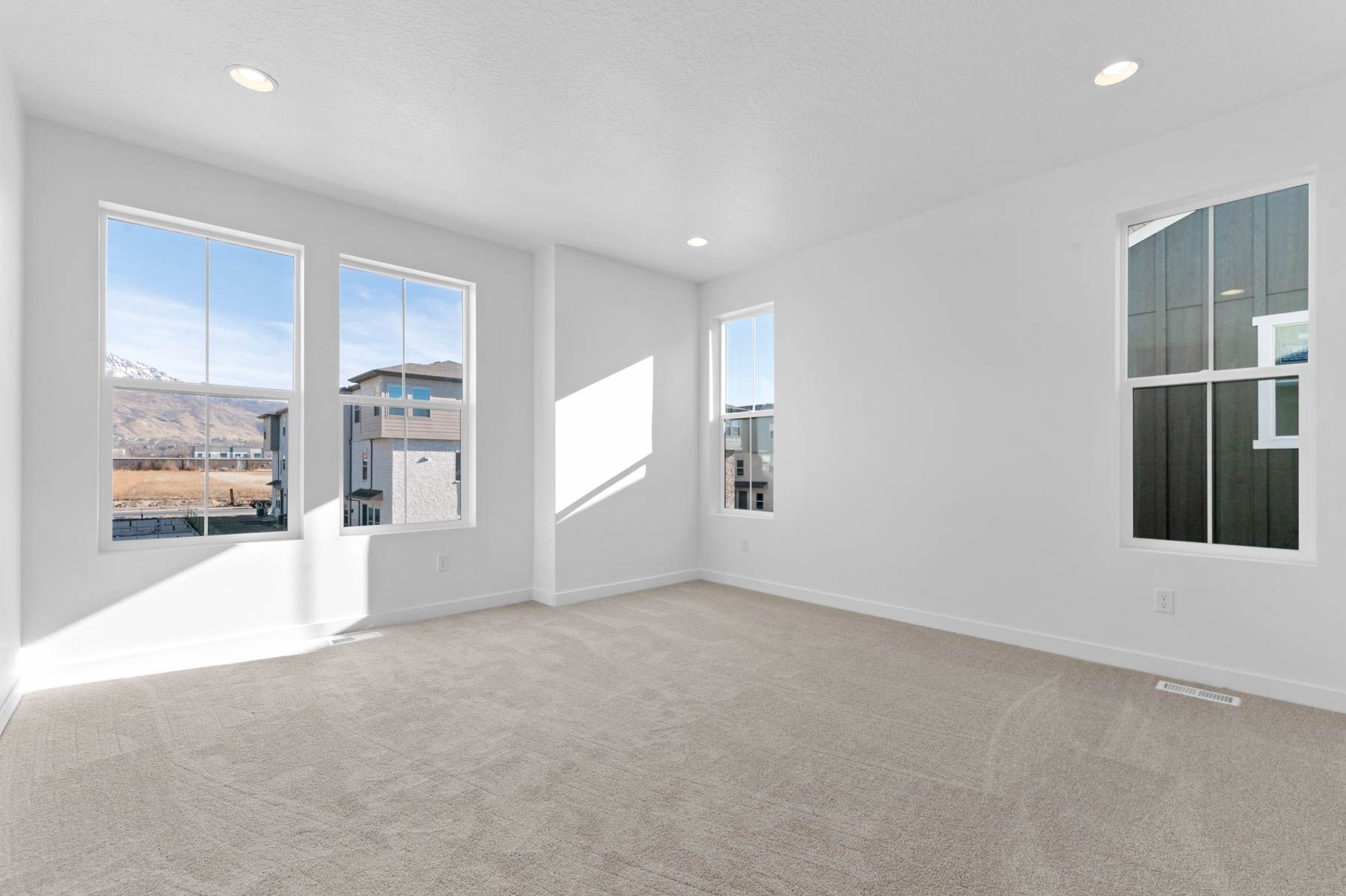 603 N Buffalo Grass Lane (Sundance Farmhouse)