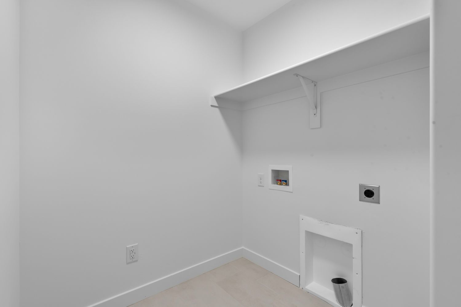 2408 N Alesund Way. Lehi, UT 84043