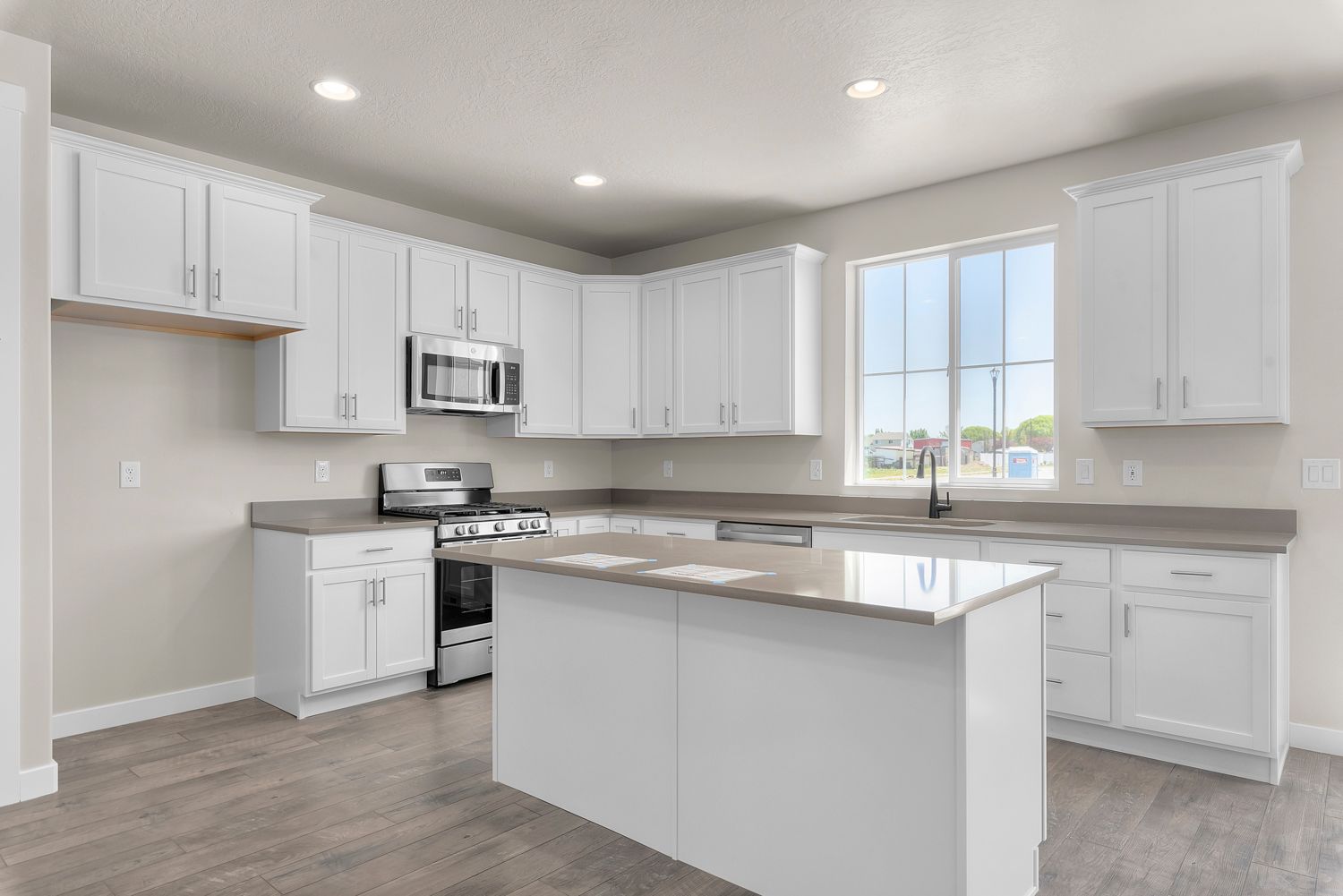 2200 Farmhouse