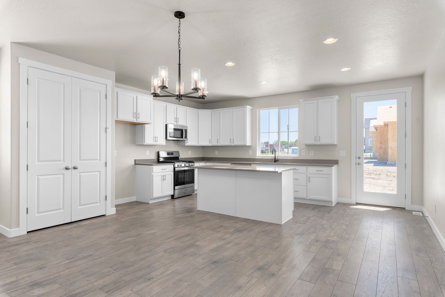 2200 Farmhouse