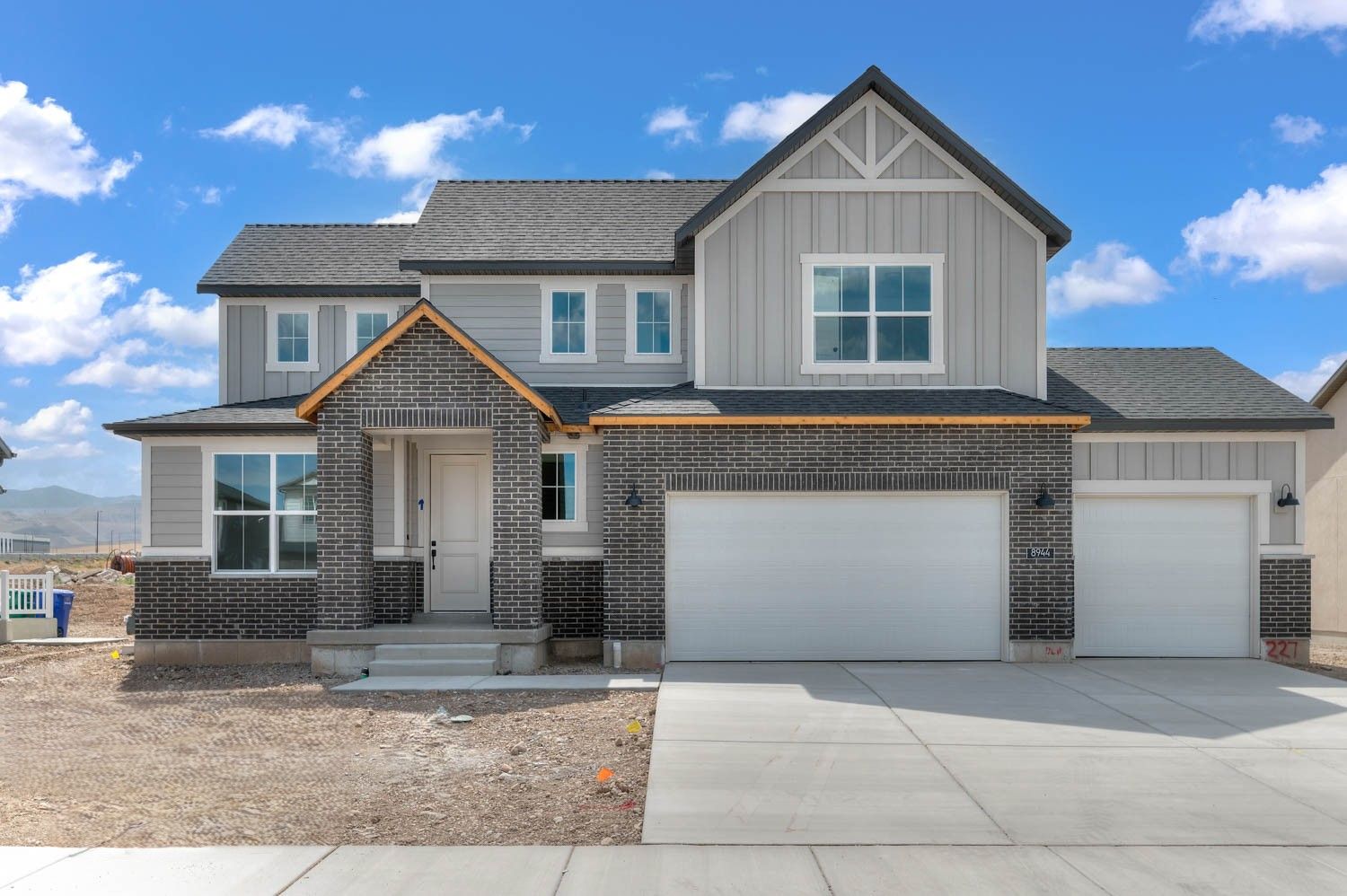 8944 S Smoky Hollow Rd (2200 Farmhouse)