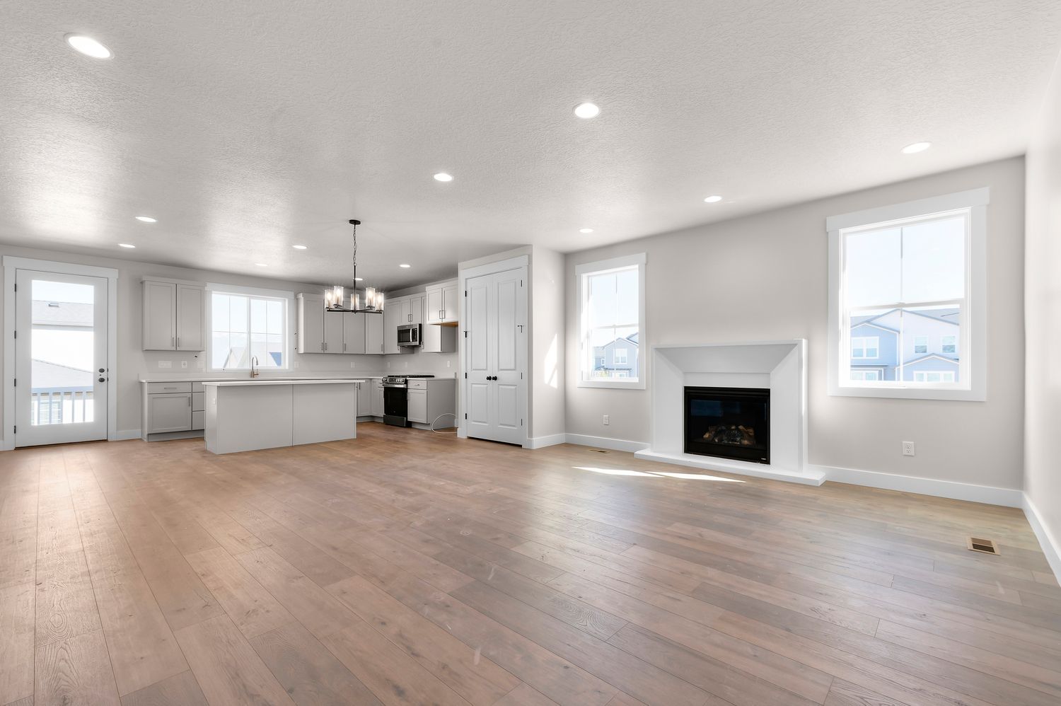 2200 Farmhouse