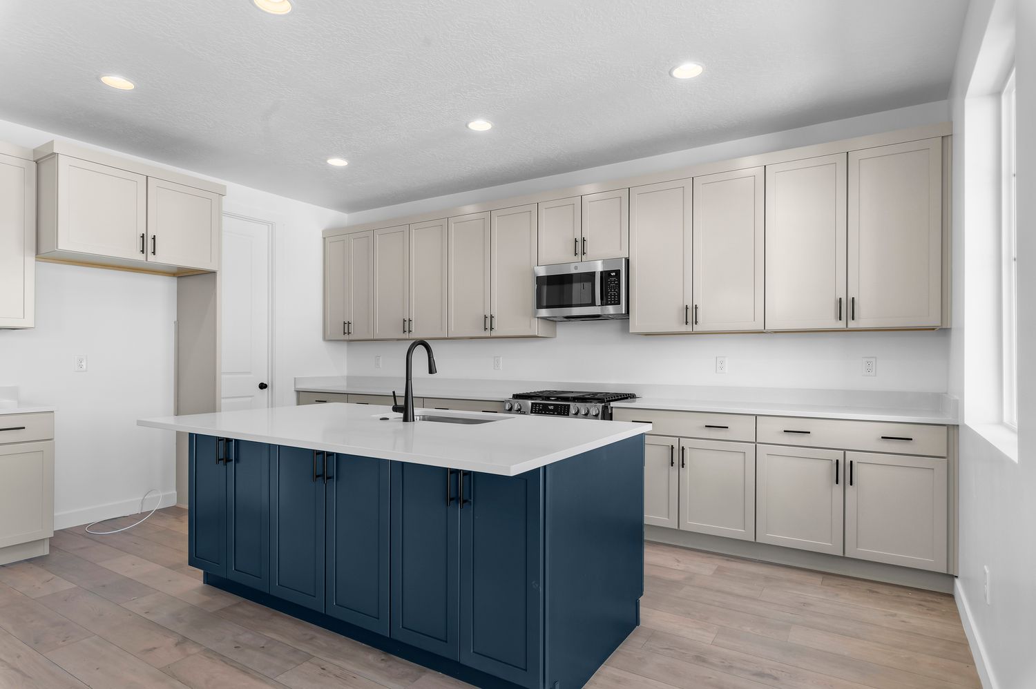 2200 Farmhouse
