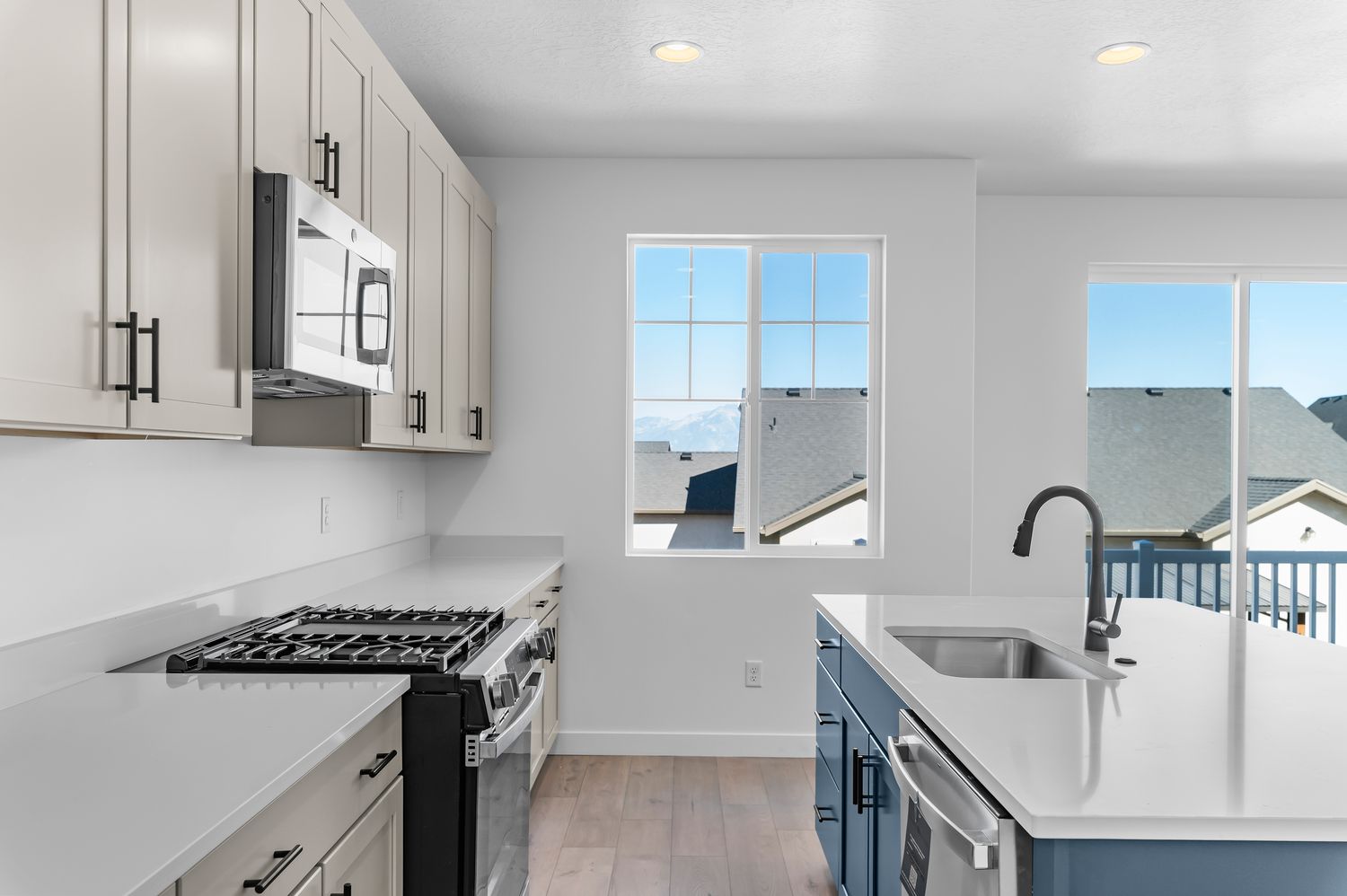 2200 Farmhouse