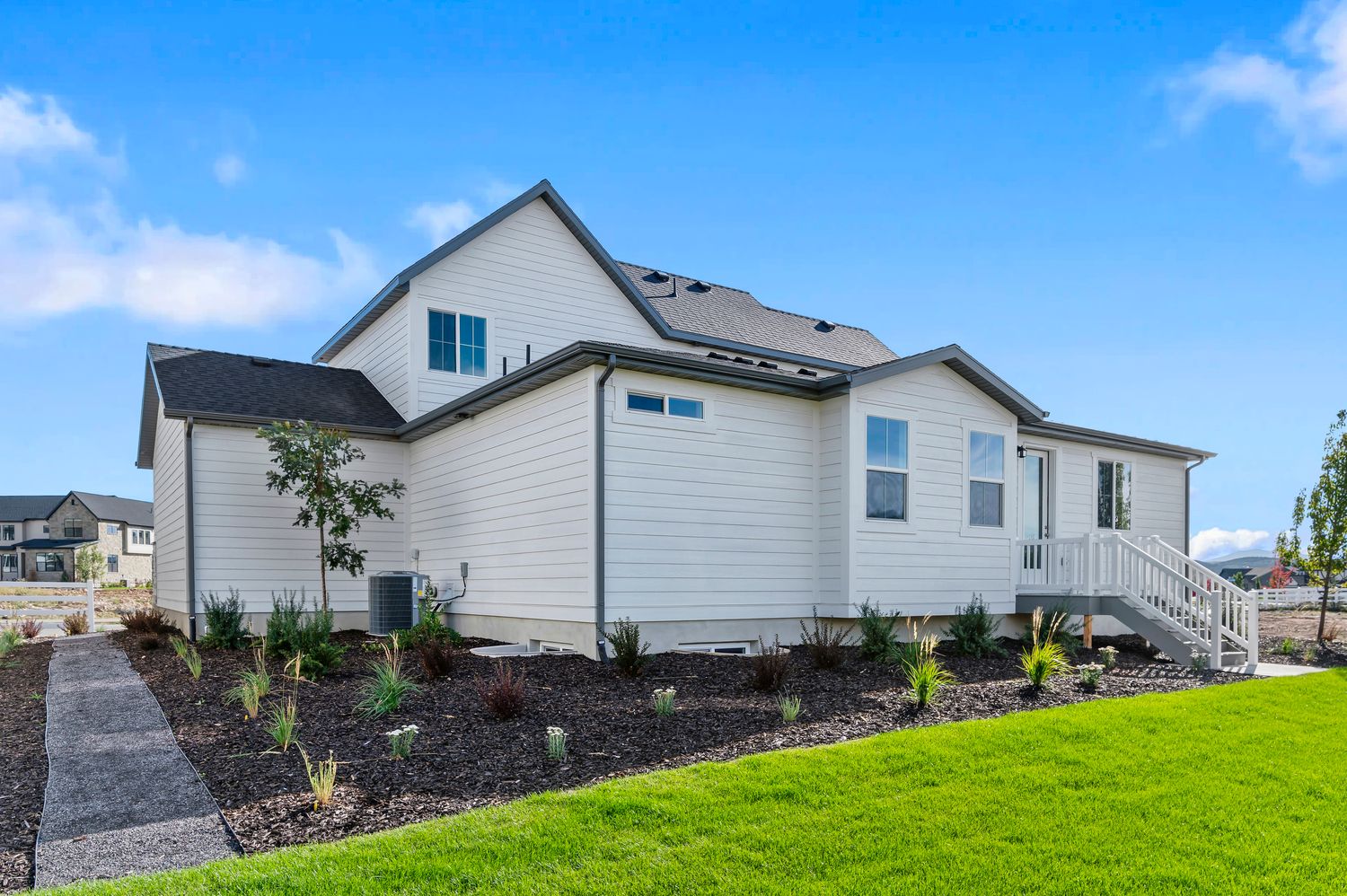2200 Farmhouse