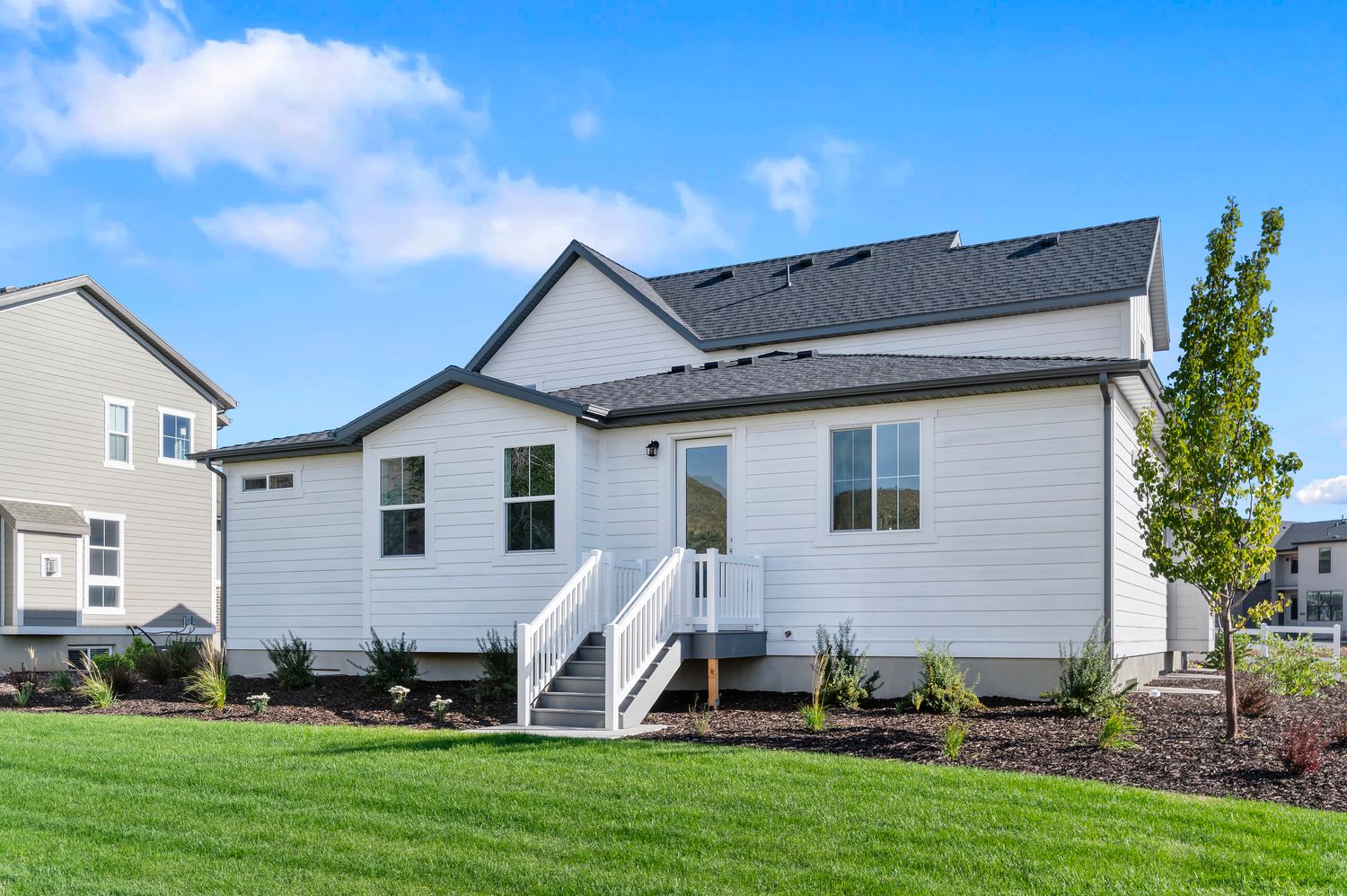 2200 Farmhouse
