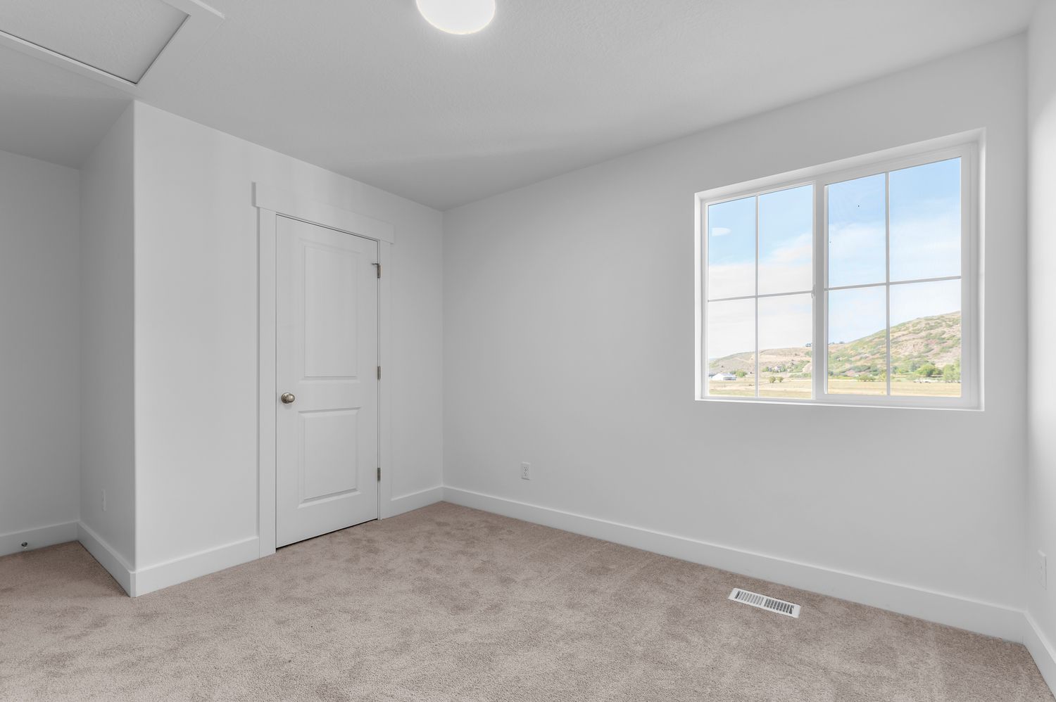 2200 Farmhouse