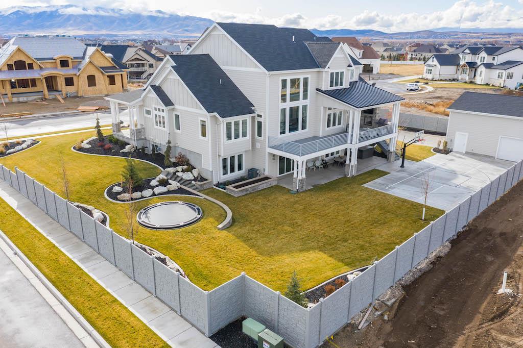 casa en J 2 Homes por J 2 Homes