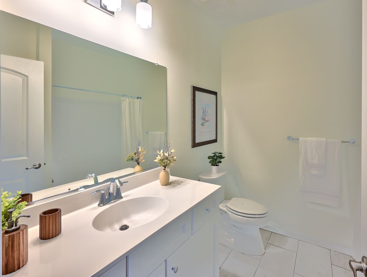 Greenbrier Hall Bathroom