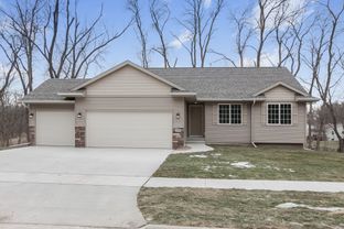 Stags Leap Estate por Jerrys Home en Cedar Rapids Iowa