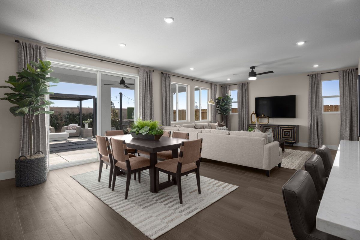 Plan 2390 Modeled - Dining area