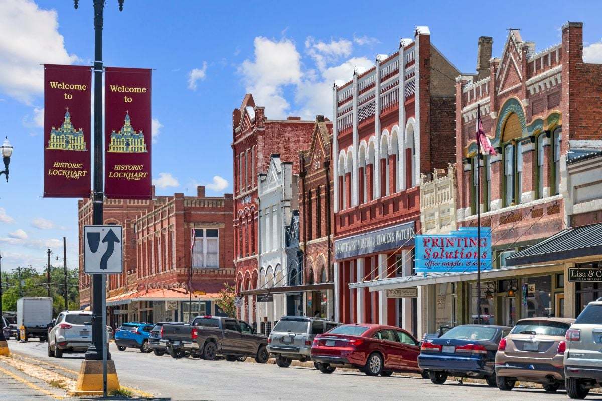Short drive to downtown Lockhart