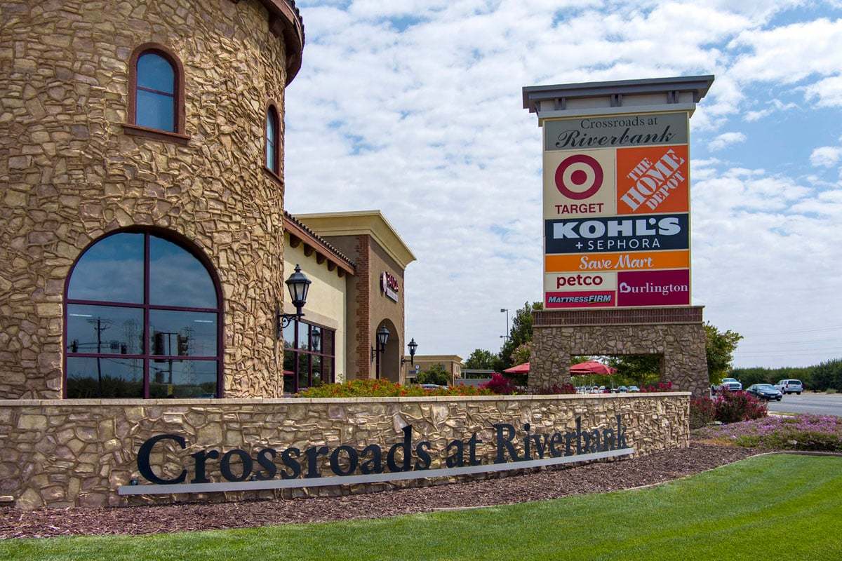 Minutes to Crossroads West Shopping Center