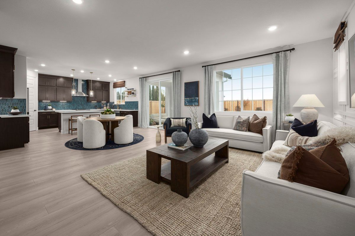 Plan 2422 Modeled - Great room