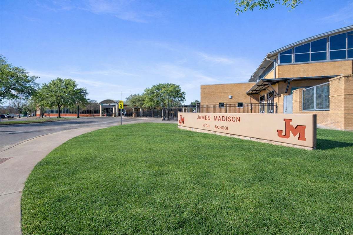 4 minutes away from Madison High School