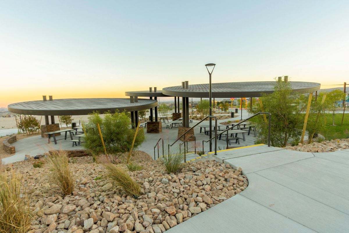 Less than 1 mile to Grand Park