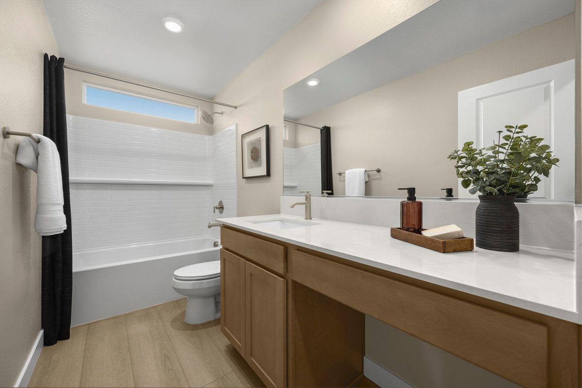 Plan 2281 Modeled - Bath 2