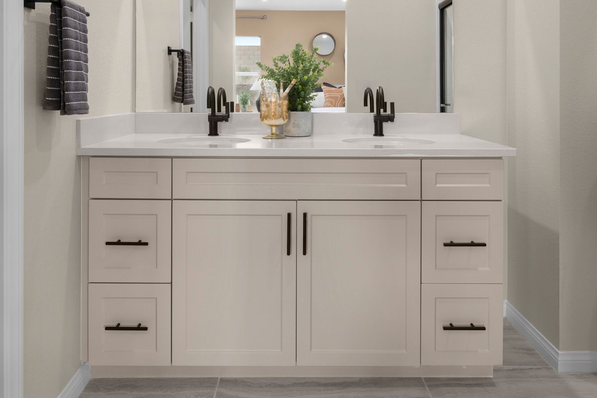 Plan 2534 Modeled - Primary bath