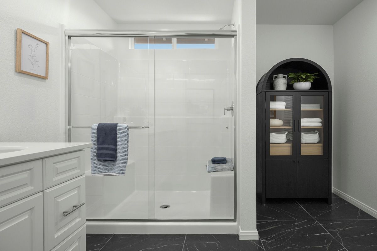 Plan 2132 Modeled - Primary bath