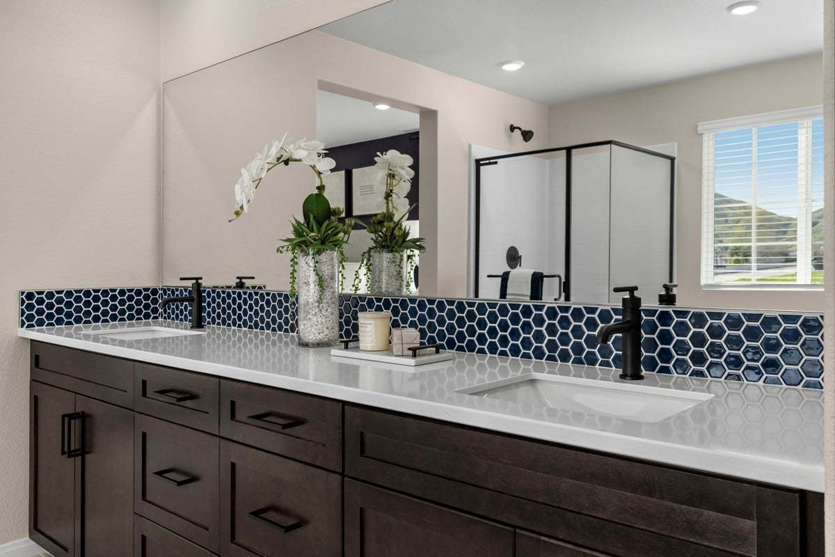 Plan 2319 Modeled - Primary bath