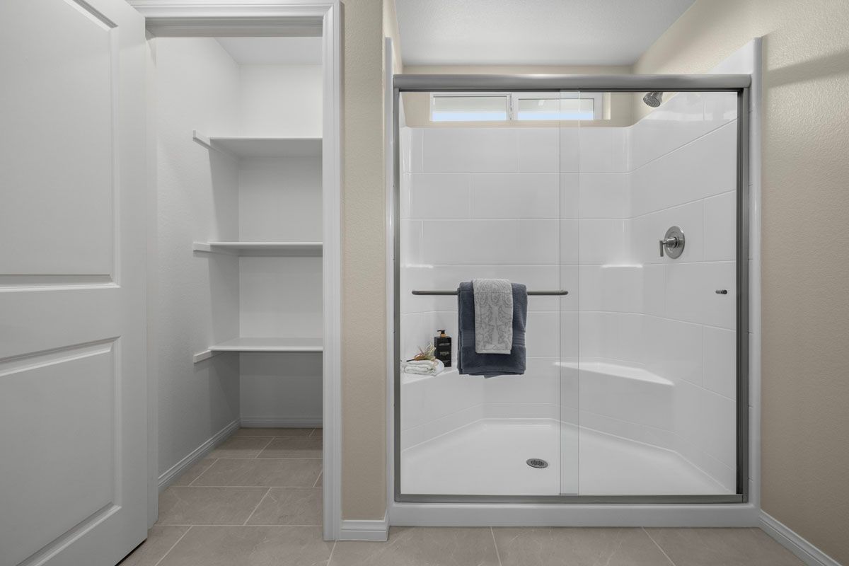 Plan 2872 Modeled - Primary bath