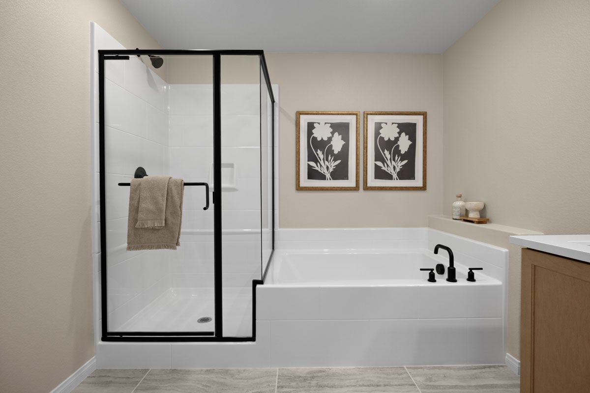 Plan 2874 Modeled - Primary bath
