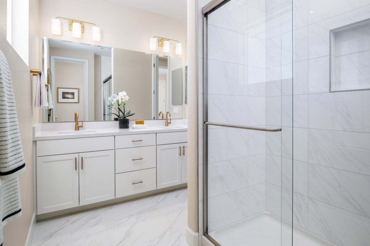 Plan 1657 Modeled - Primary bath