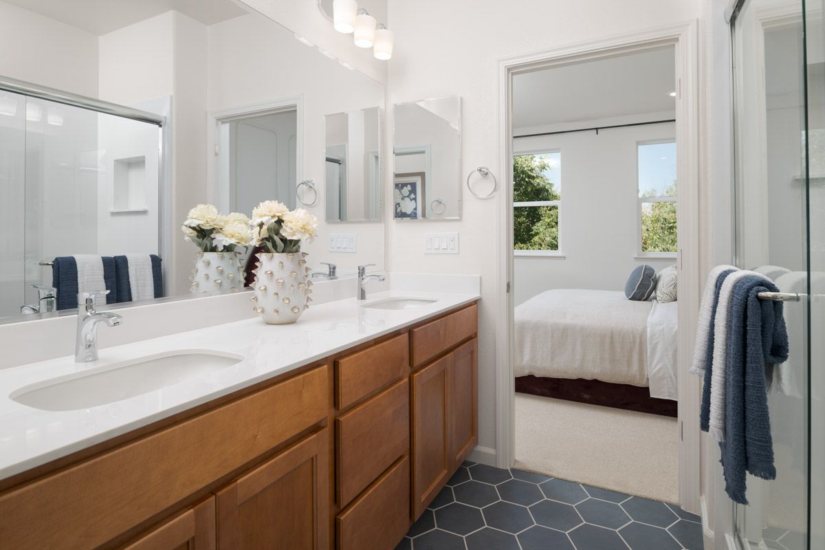 Plan 1394 Modeled - Primary bath
