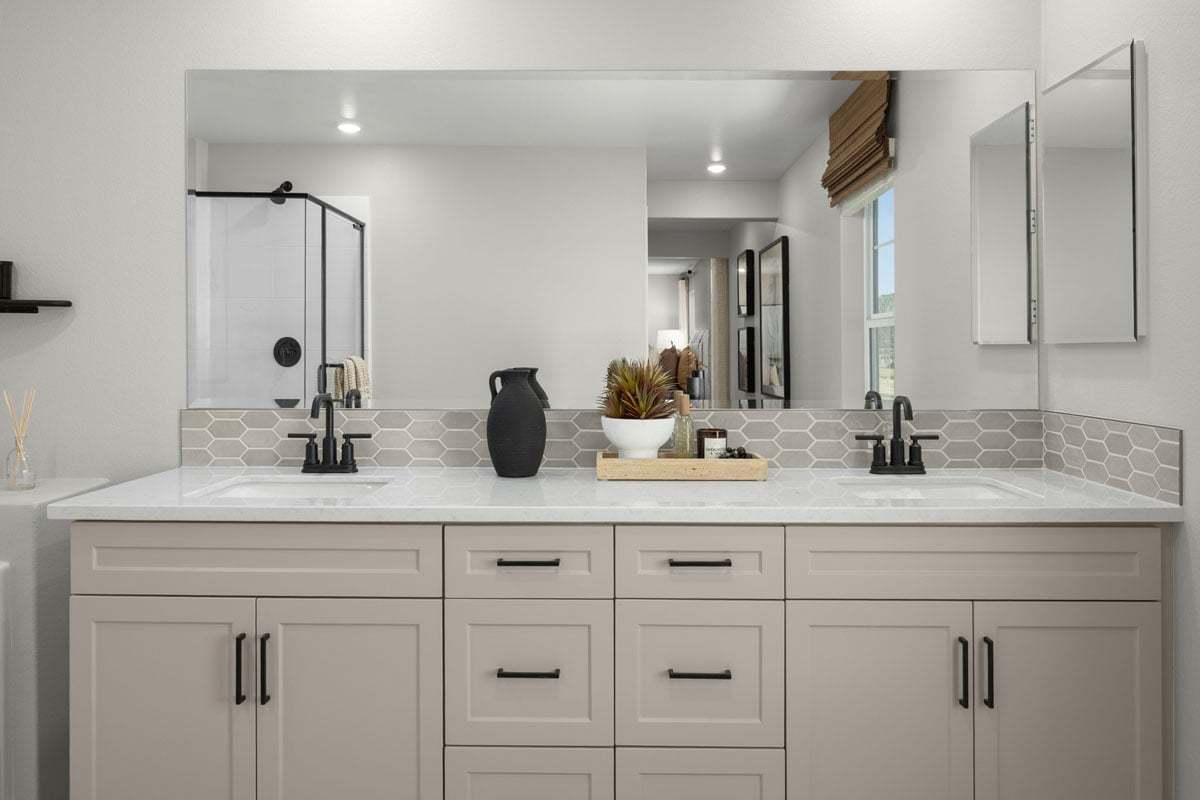 Plan 2763 Modeled - Primary bath
