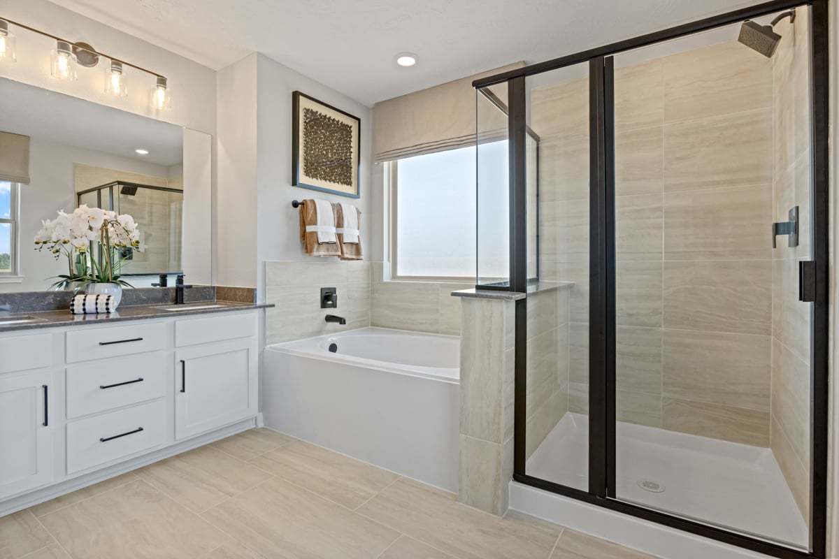 Plan 2444 Modeled - Primary bath