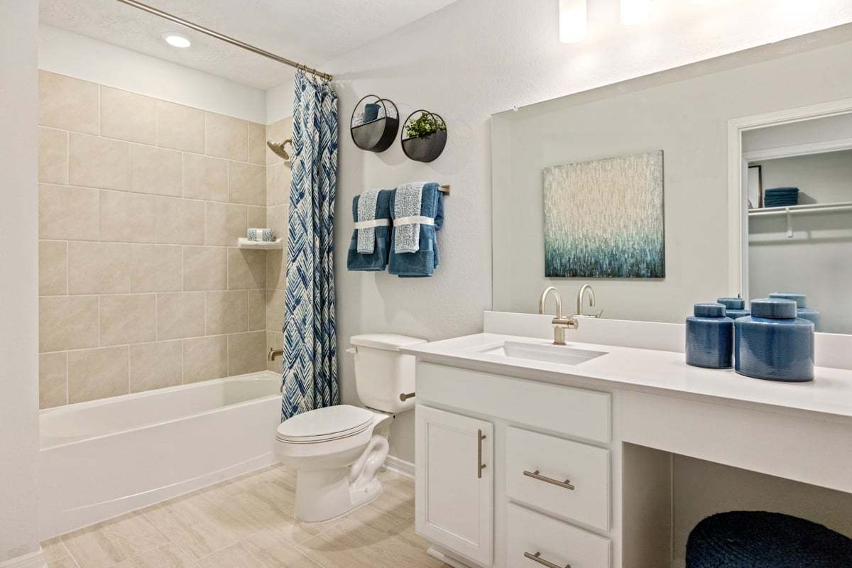 Plan 1702 Modeled - Secondary bath