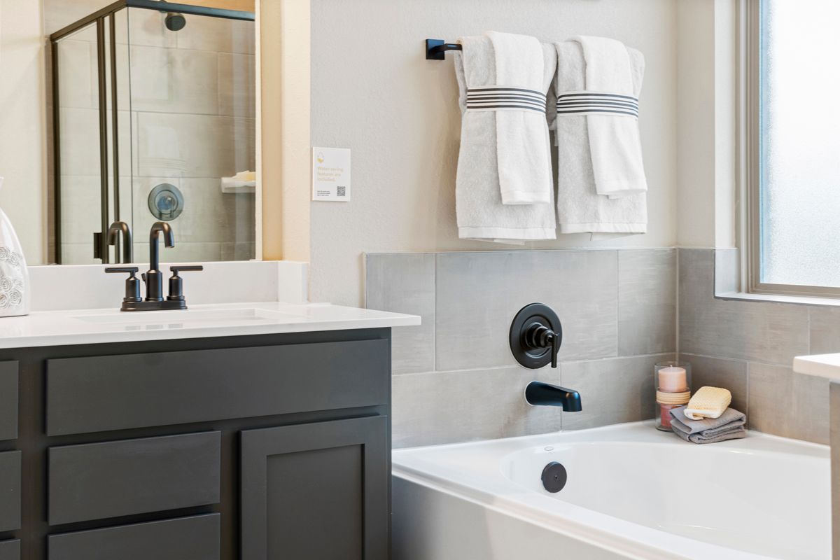 Plan 2596 Modeled - Primary bath