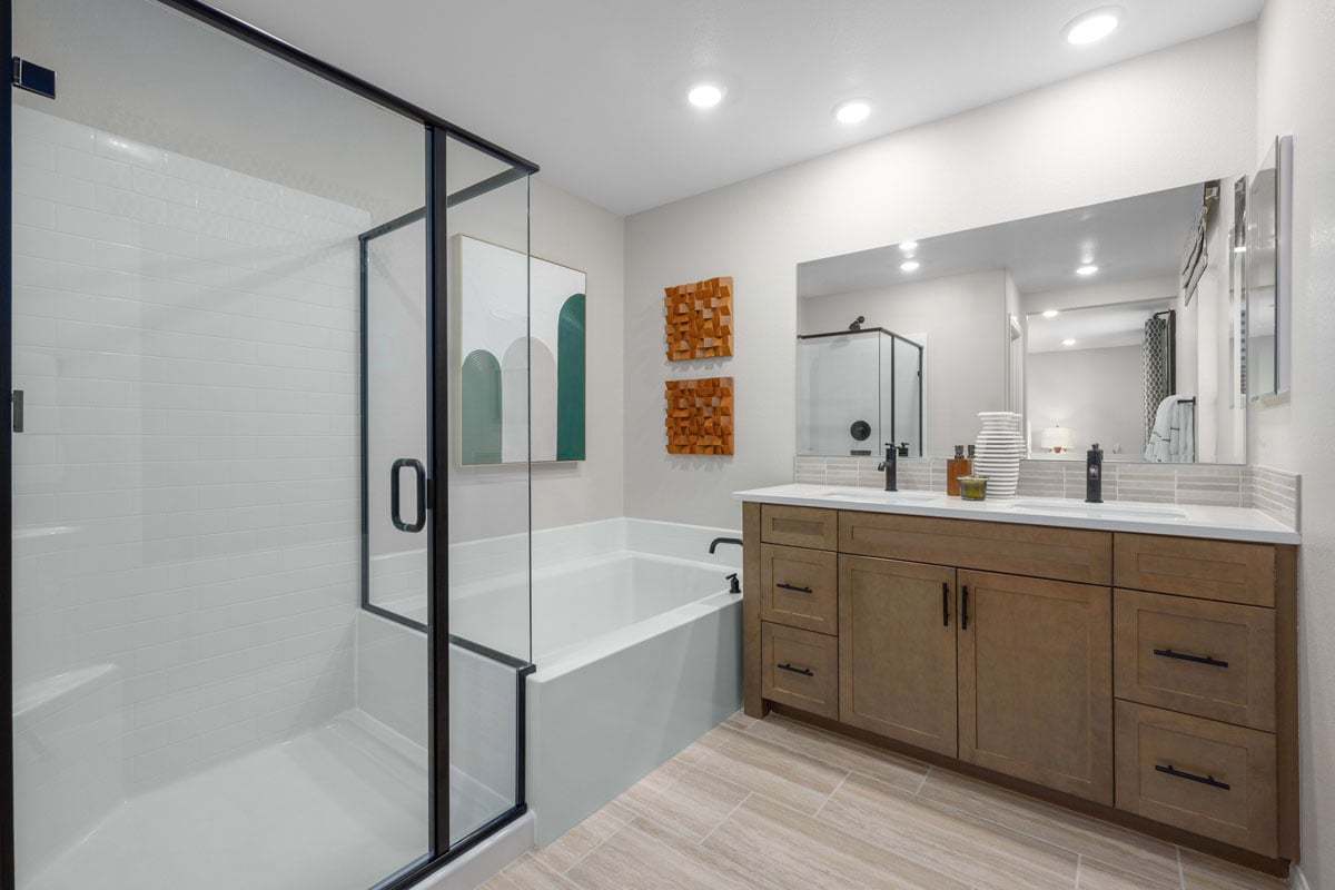 Plan 2545 Modeled - Primary bath